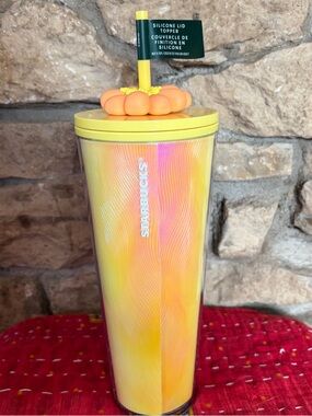 NWT STARBUCKS 2025 Swirl Yellow Orange Flower Charm Straw Topper Tumbler 24oz